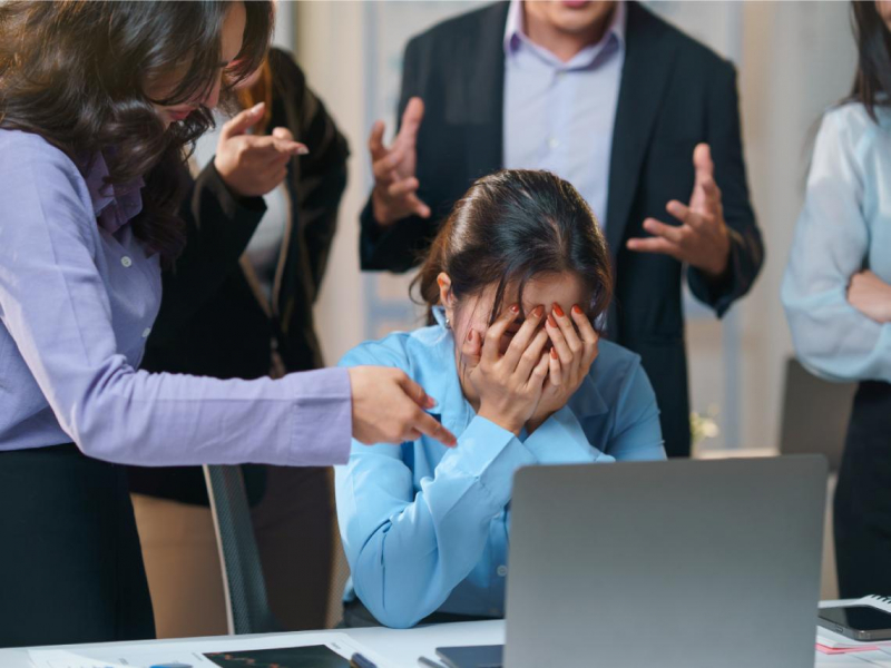Threads、Dcard爆公司「職場霸凌作夢文」，沒人申訴就當不知道？裝死下場曝光！霸凌新法上路，主管人資7步驟自保